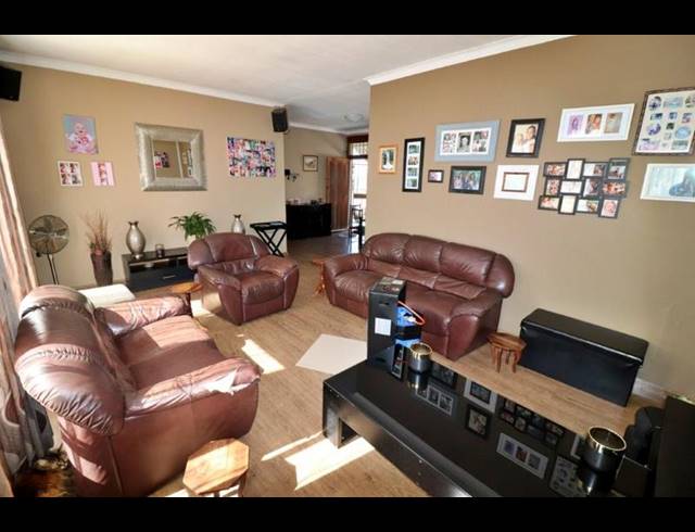 3 BEDROOM HOUSE FOR SALE IN SYMHURST